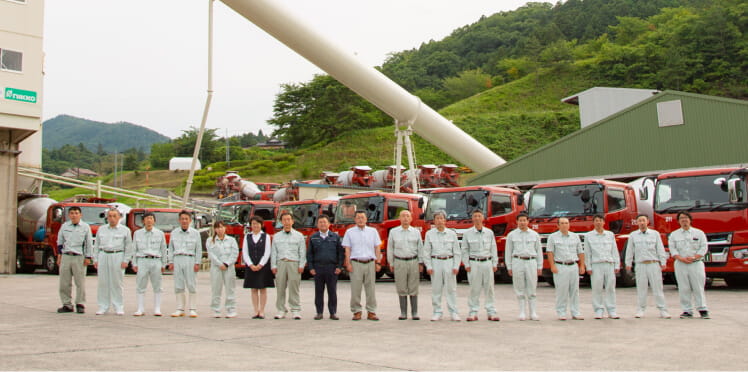 島根中央生コン株式会社の集合写真